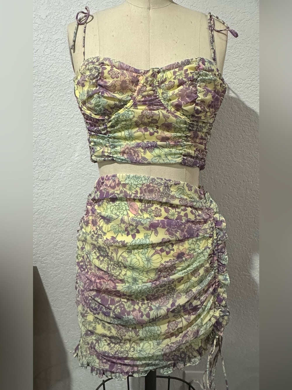 ❗️New 2 Piece Set Floral Ruched Mini Skirt in Yellow & Lavender with Crop Top